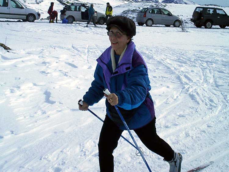 Con passo deciso, leggiadra e lesta, Giulianna attacca  adesso la pista.