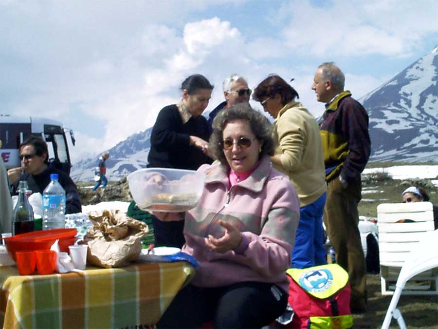 Nadia mi vuole offrire un pezzo di torta rustica. Grazie!